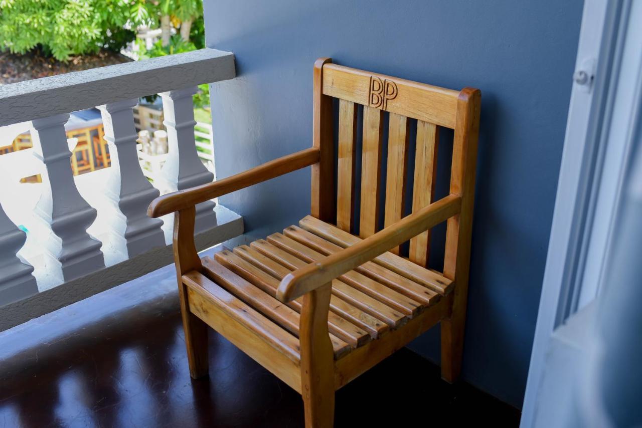 Blue Paloma Bed & Breakfast Lucea Esterno foto