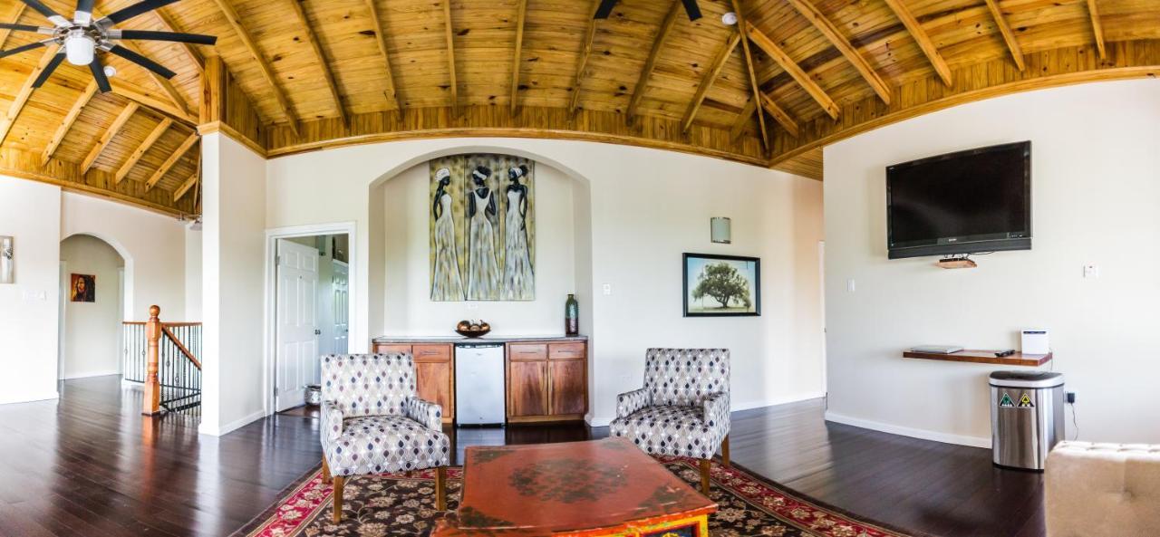 Blue Paloma Bed & Breakfast Lucea Esterno foto